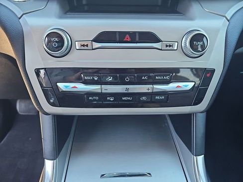 Used 2022 Ford Explorer XLT w/ Equipment Group 202A image 30