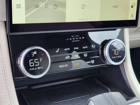 Certified 2024 Jaguar F-PACE R-Dynamic S image 20