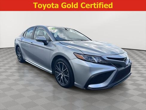 Certified 2022 Toyota Camry SE image 1
