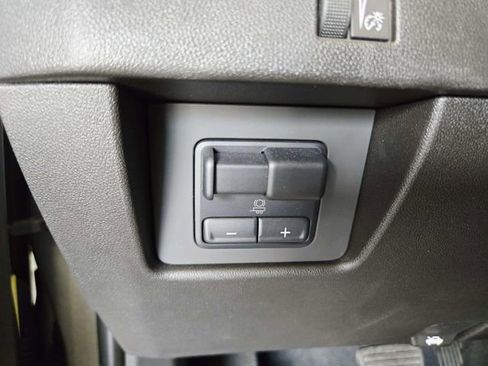 Used 2024 Chevrolet Colorado Z71 w/ Z71 Convenience Package 2 image 30