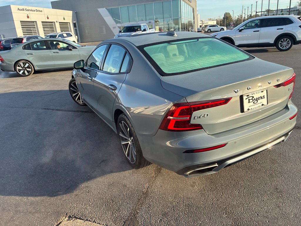 Used 2022 Volvo S60 B5 Momentum w/ Premium Package FWD image 5
