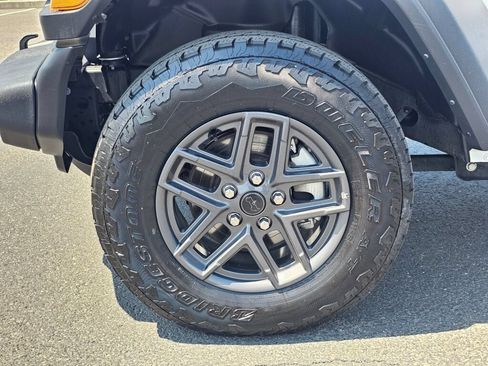 Used 2025 Jeep Wrangler Unlimited Sport AWD/4WD image 8
