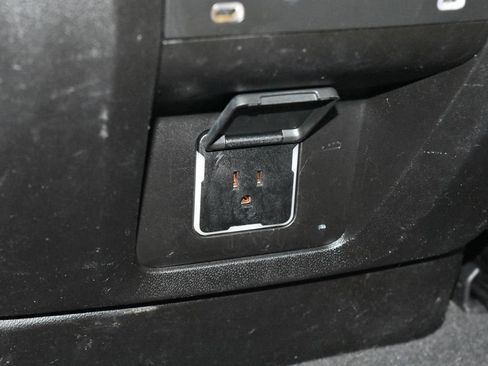 Used 2021 Chevrolet Tahoe Z71 w/ Luxury Package AWD/4WD image 24