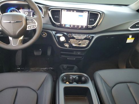 New 2026 Chrysler Voyager LX image 12