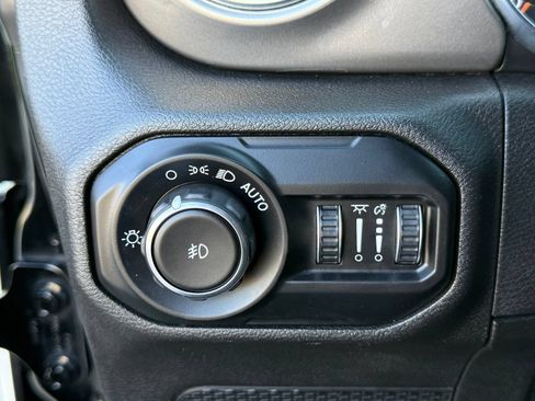 Used 2021 Jeep Wrangler Unlimited Sahara AWD/4WD image 24