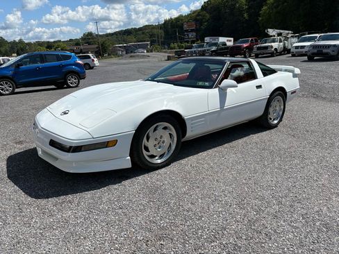 Used 1994 Chevrolet Corvette Coupe RWD image 3