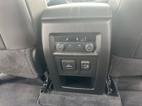 Used 2020 Chevrolet Traverse RS FWD image 18