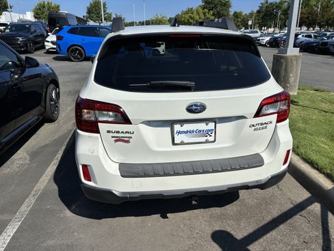 Used 2016 Subaru Outback 2.5i Limited AWD/4WD image 10