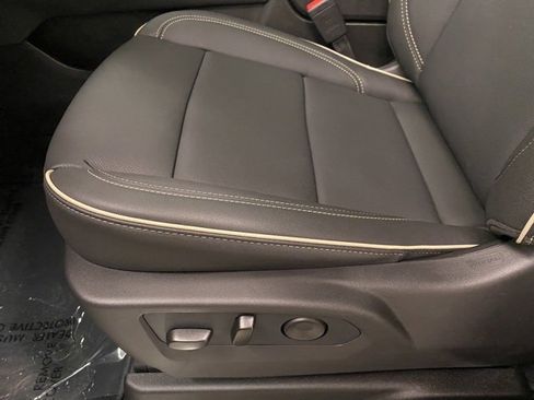 New 2026 Chevrolet Suburban Premier image 17