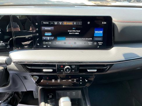 Used 2025 Nissan Kicks SR w/ SR Premium Package FWD image 19