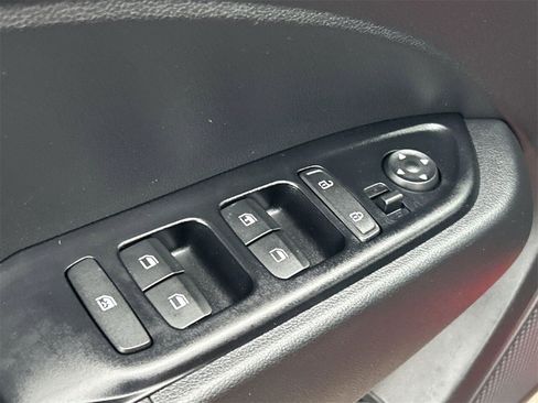 Used 2022 Hyundai Venue SE image 18