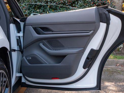 Used 2022 Porsche Taycan image 37