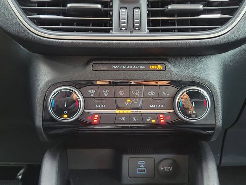 Used 2022 Ford Escape SEL w/ Technology Package image 32