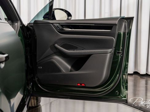 Used 2025 Porsche Macan 4S Electric image 40