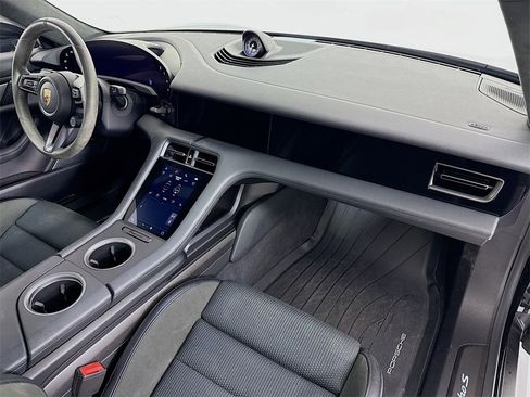 Used 2022 Porsche Taycan Turbo S image 33