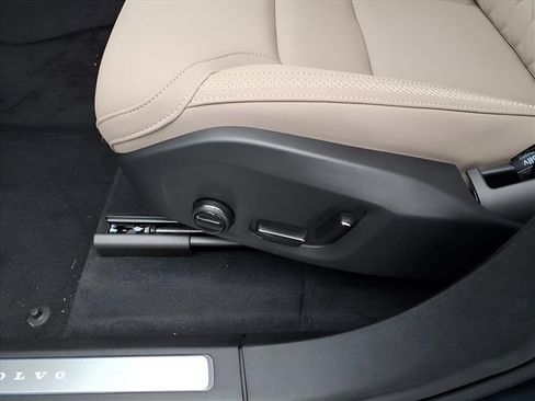 New 2026 Volvo XC90 B6 Plus w/ Protection Package Premier AWD/4WD image 15