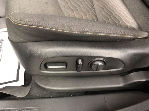 Used 2021 Chevrolet Equinox LT image 12