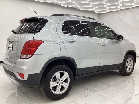 Used 2018 Chevrolet Trax LT w/ LT Convenience Package image 12