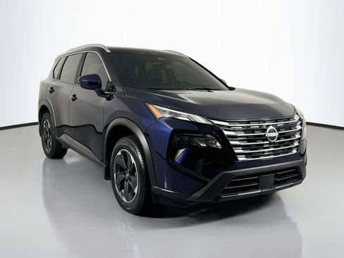 Used 2024 Nissan Rogue SV w/ SV Premium Package AWD/4WD image 3