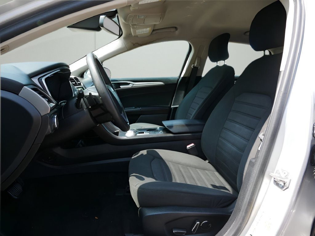 Used 2019 Ford Fusion SE FWD image 10