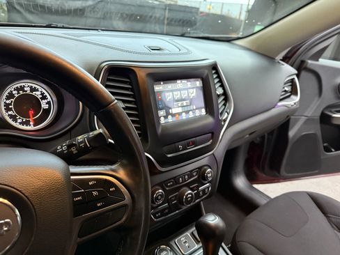 Used 2020 Jeep Cherokee Latitude w/ Cold Weather Group image 9