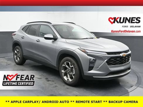 Used 2025 Chevrolet Trax LT FWD image 1