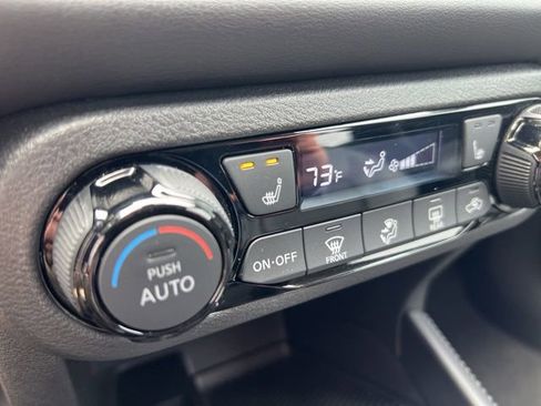 Used 2023 Nissan Kicks SR w/ SR Premium Package FWD image 33