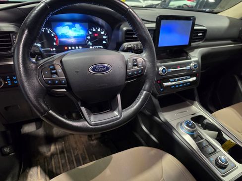 Used 2020 Ford Explorer XLT w/ Comfort Package AWD/4WD image 4