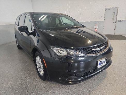 Used 2023 Chrysler Voyager LX FWD image 6