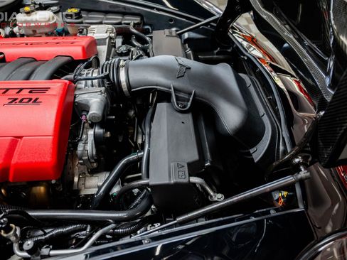 Used 2013 Chevrolet Corvette 427 w/ Z06 Carbon Fiber Package image 91