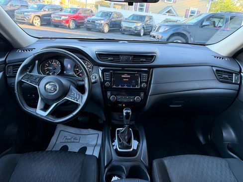 Used 2018 Nissan Rogue SV image 13