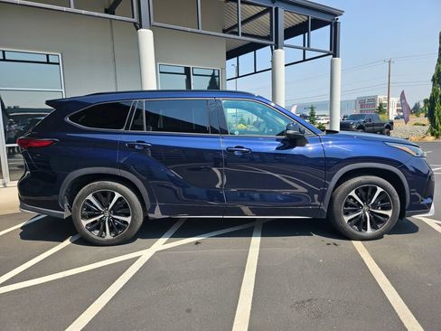Used 2022 Toyota Highlander XSE AWD/4WD image 6