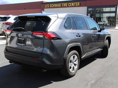 Used 2022 Toyota RAV4 LE w/ Carpet Mat Package (TMS) AWD/4WD image 9