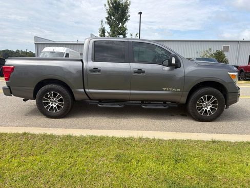 Used 2022 Nissan Titan SV w/ SV Convenience Package AWD/4WD image 9