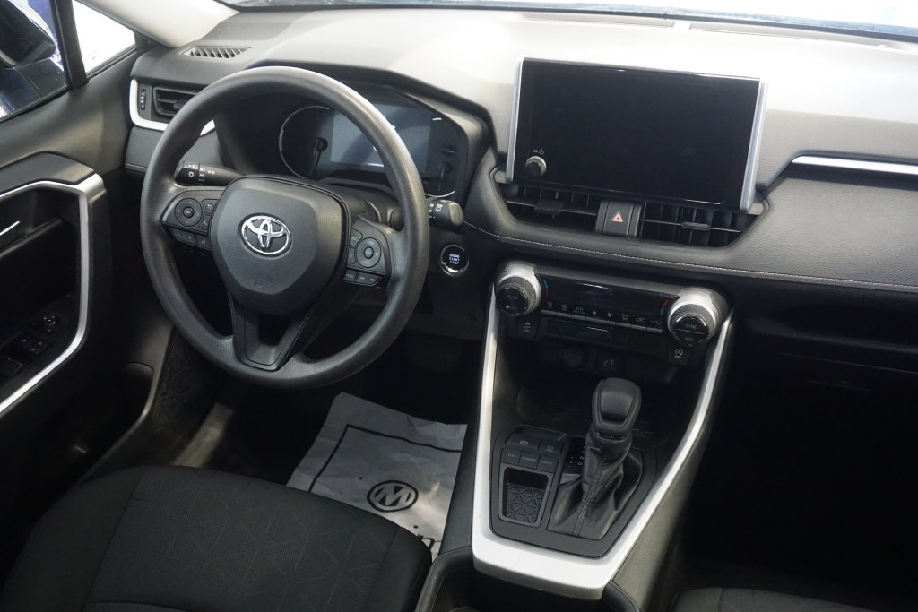 Used 2024 Toyota RAV4 XLE FWD image 24