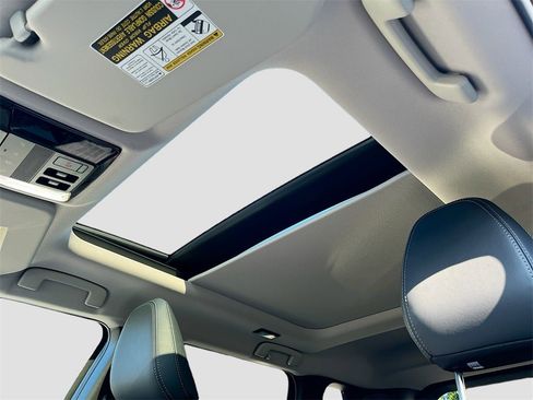 New 2025 Mitsubishi Outlander SE image 23