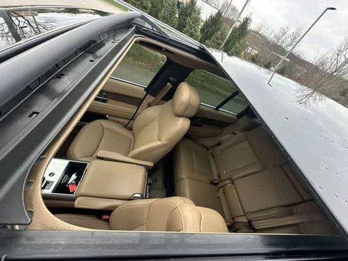 Used 2025 Land Rover Range Rover SE image 6