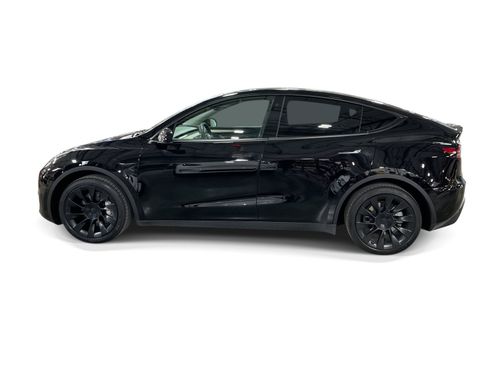 Certified 2023 Tesla Model Y Long Range AWD/4WD image 3