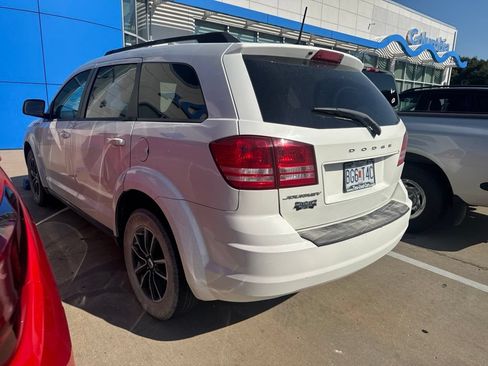 Used 2018 Dodge Journey SE w/ Connectivity Group FWD image 4