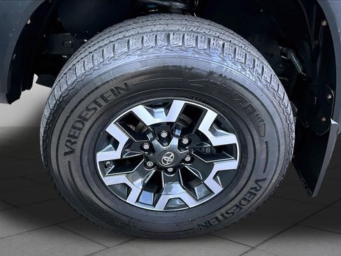 Certified 2020 Toyota Tacoma TRD Off-Road w/ Technology Package AWD/4WD image 11