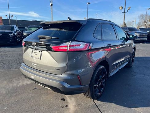 Used 2024 Ford Edge SE w/ Black Appearance Package image 5