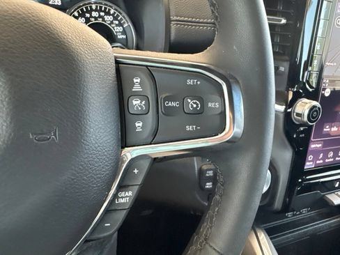 Used 2025 RAM 1500 Laramie AWD/4WD image 30