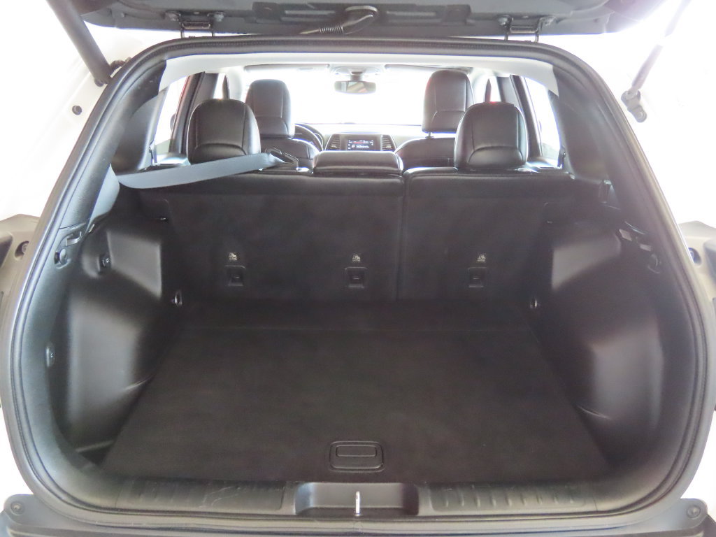 Used 2019 Jeep Cherokee Latitude Plus AWD/4WD image 28