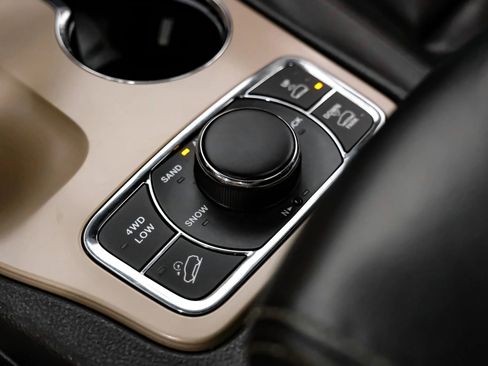 Used 2015 Jeep Grand Cherokee Overland AWD/4WD image 35