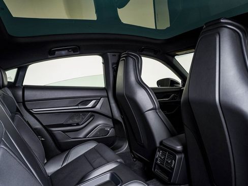 Certified 2025 Porsche Taycan image 16