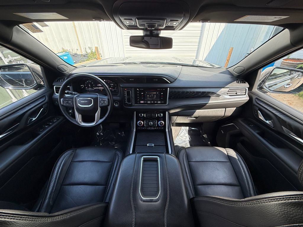 Used 2022 GMC Yukon XL Denali AWD/4WD image 23