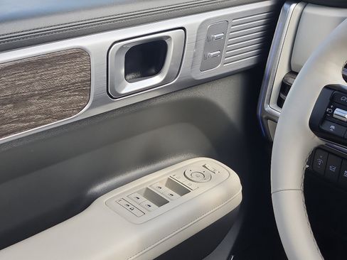 Used 2024 Hyundai Santa Fe Limited image 12