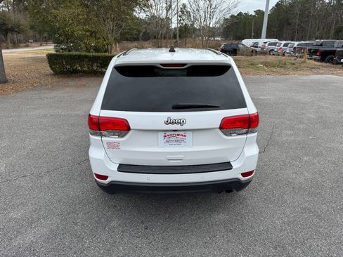 Used 2019 Jeep Grand Cherokee Laredo RWD image 5
