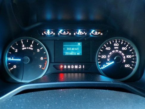 Used 2016 Ford F150 XLT image 13