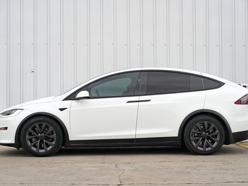 Used 2022 Tesla Model X image 9